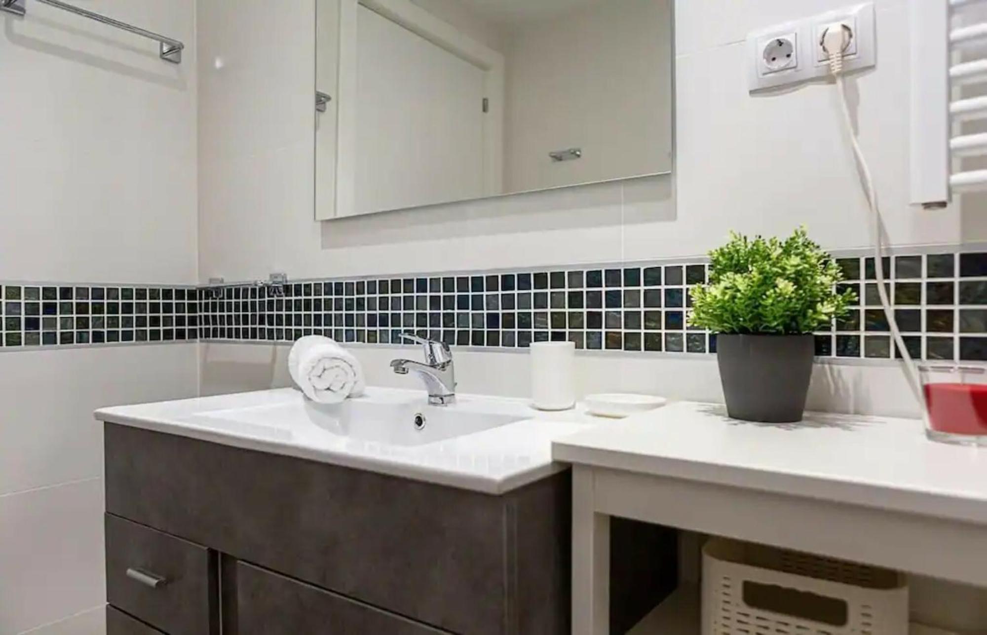 2Bedroom Duplex In Hortaleza Near Metro Мадрид Екстериор снимка